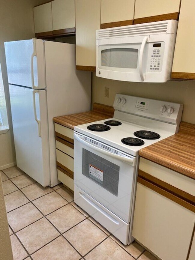 Building Photo - 2 bedroom condo close to UNT