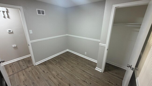 Building Photo - 1430 Golden Dr