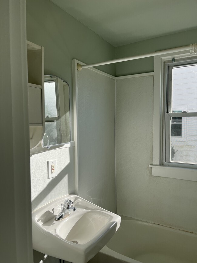 Building Photo - 520 Hollingsworth Ave