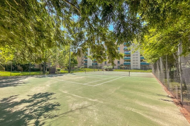 Building Photo - Lafayette Park Condominium | All Utilities Included | Pool, Tennis Court & Clubhouse