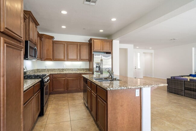 Building Photo - 73771 Picasso Dr