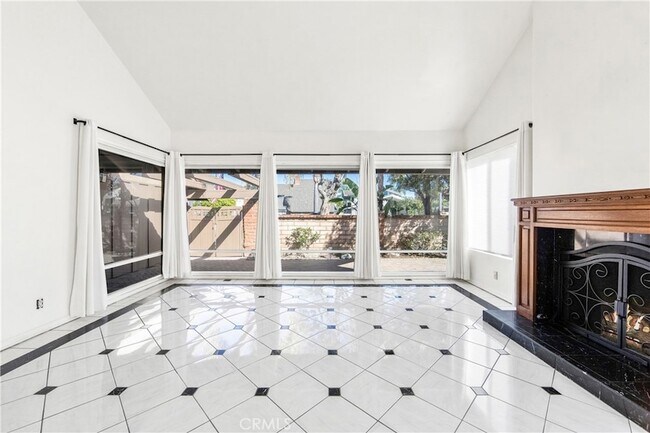 Building Photo - 16293 Wayfarer Ln