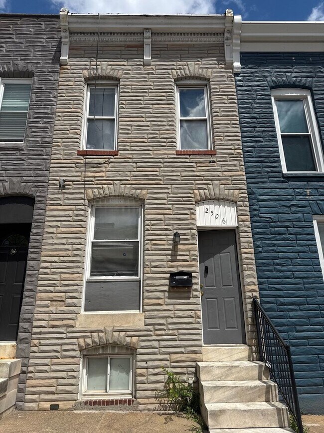 Building Photo - 2506 E Madison St
