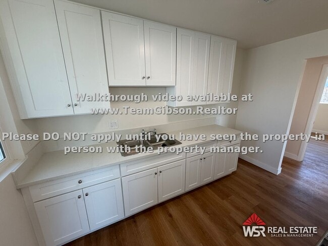 Building Photo - 3 Bedroom - 1 1/2 Bathroom Home on a Large Lot