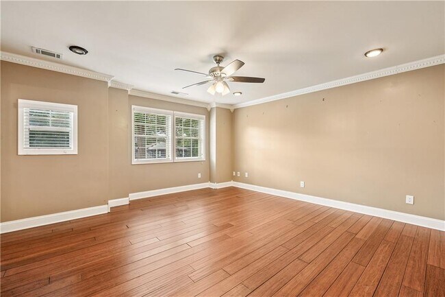 Building Photo - 1578 Lincoln Ave SE