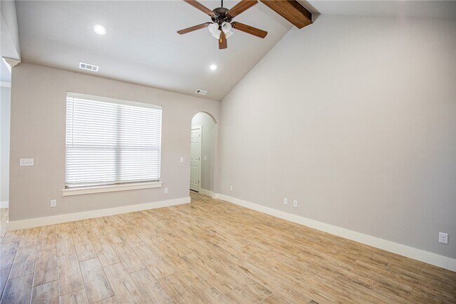 Building Photo - 303 Alder St