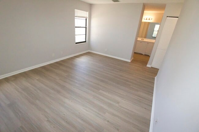 Building Photo - 9218 Roan Ln