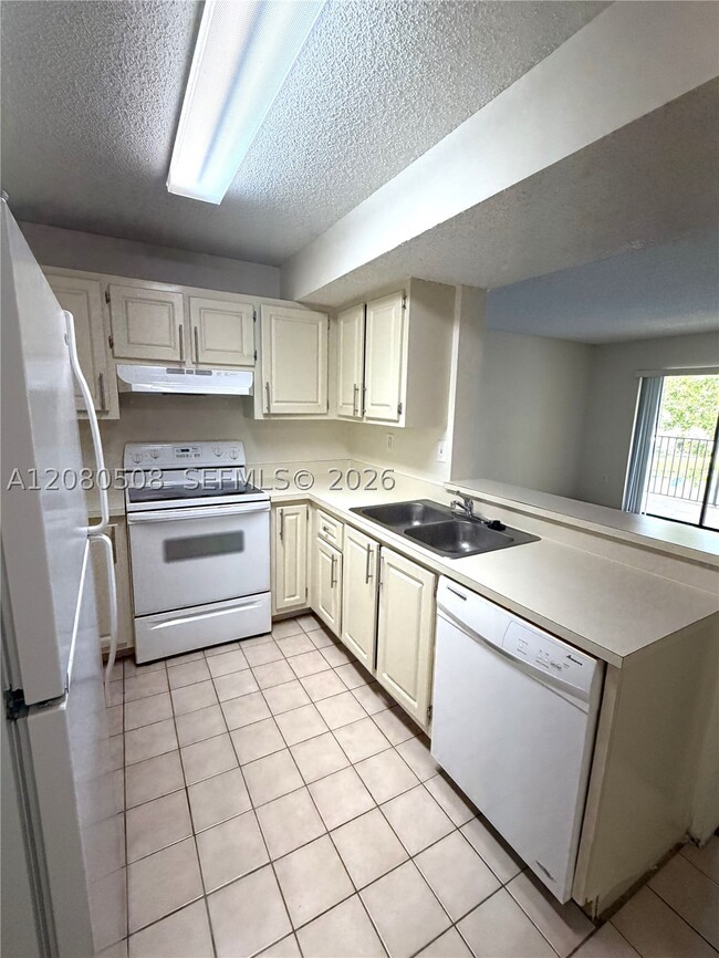 Building Photo - 351 Palm Way