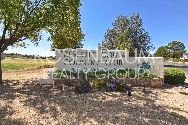 Building Photo - Charming 3-beds, 2-baths home in the Prest...