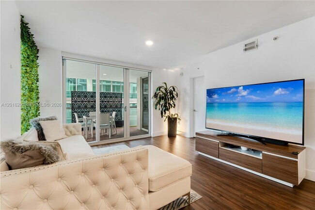 Building Photo - 9261 E Bay Harbor Dr