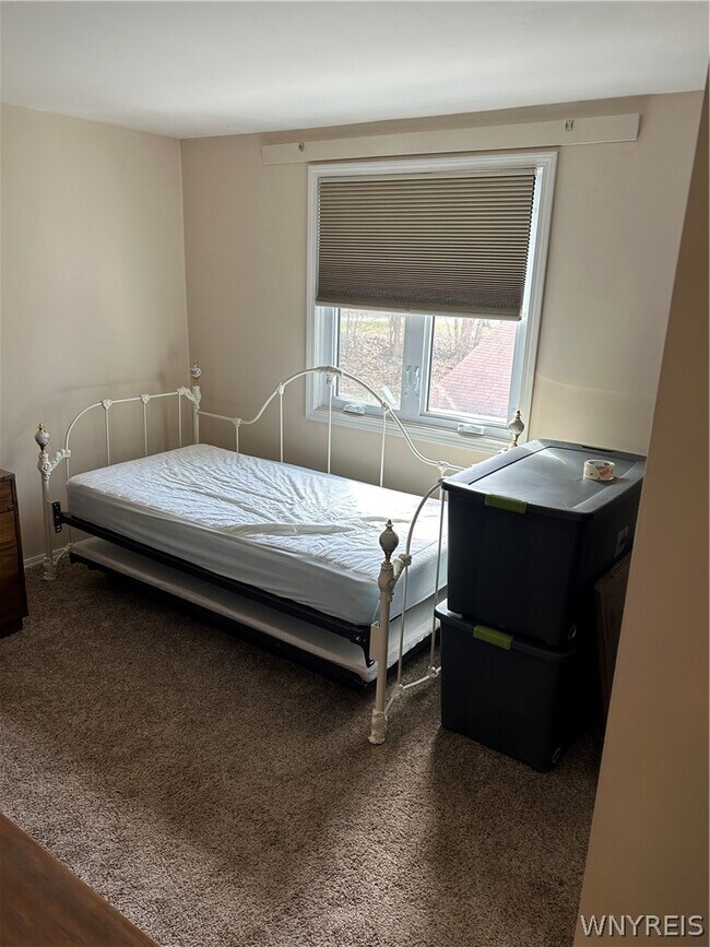 Building Photo - 307 Cayuga Rd