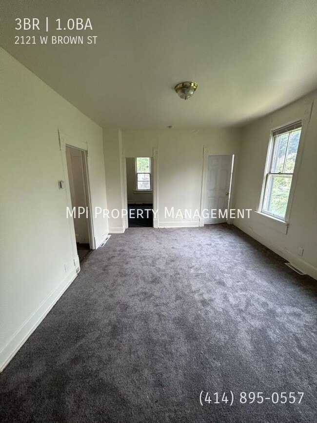 Building Photo - 2121 W Brown St