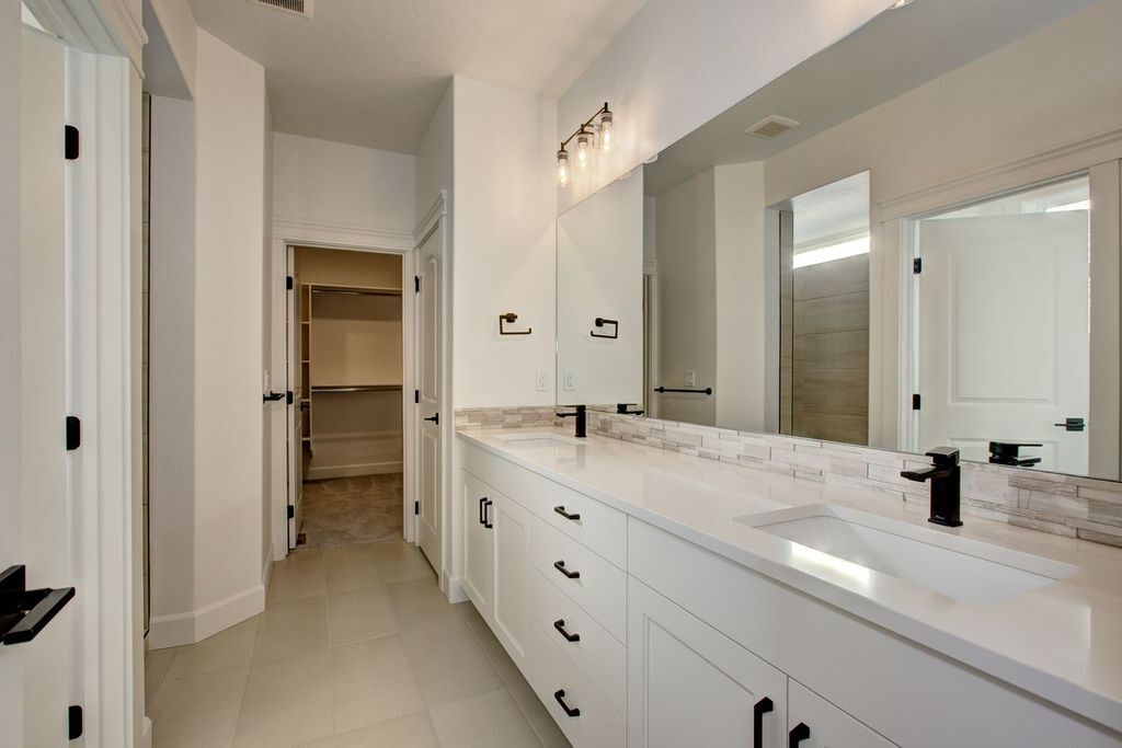 Master Bathroom - 538 S Prospector Ln