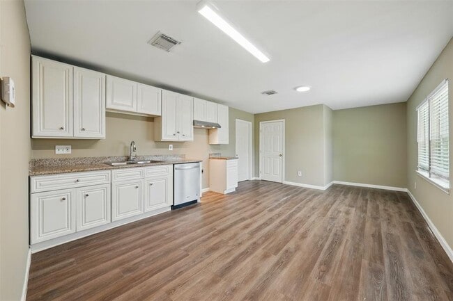 Building Photo - 3615 Seabrook St