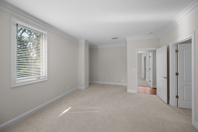 Building Photo - Newly Renovated Condo in The Westende with...