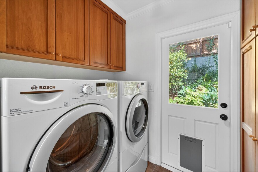 Building Photo - 1515 Rendall Pl