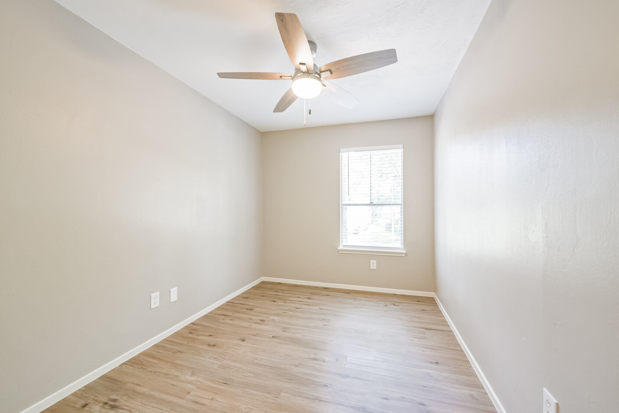 Building Photo - 2051 Oak Shores Dr