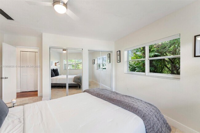 Building Photo - 1860 Venice Park Dr