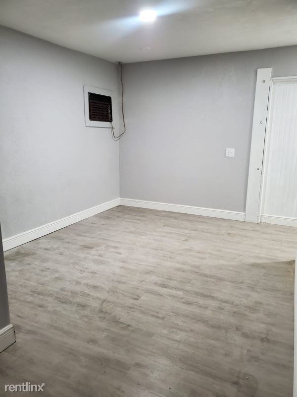 Building Photo - 3 br, 1 bath House - 5660 State Road 11