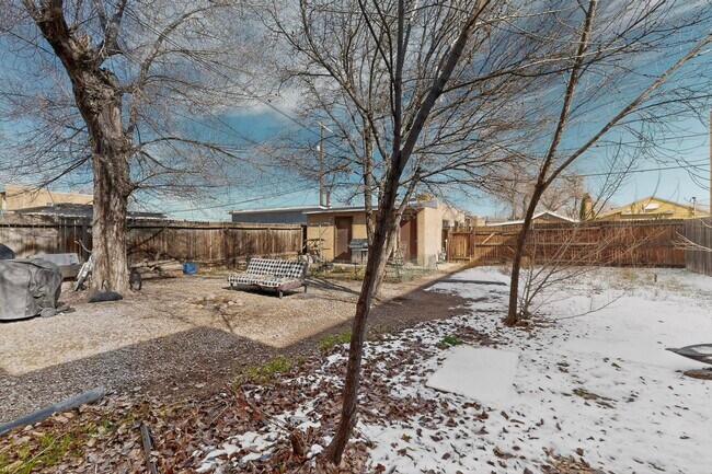 Building Photo - 116 Columbia Dr SE