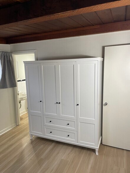 Building Photo - 1110 NW Harrison Blvd