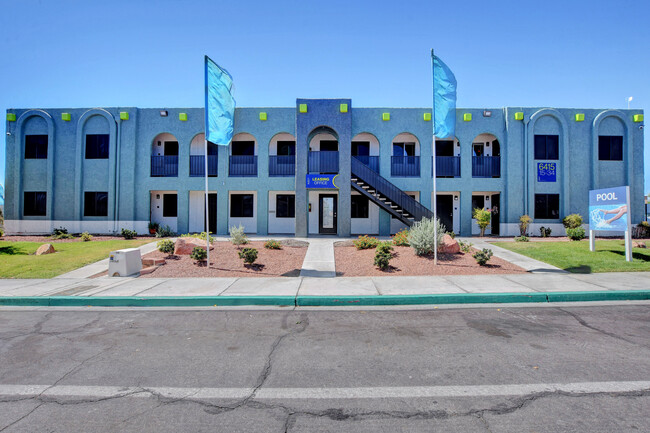 Primary Photo - Luna Apartments