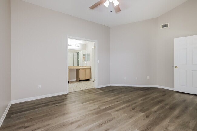 Building Photo - 2035 Attaway Dr