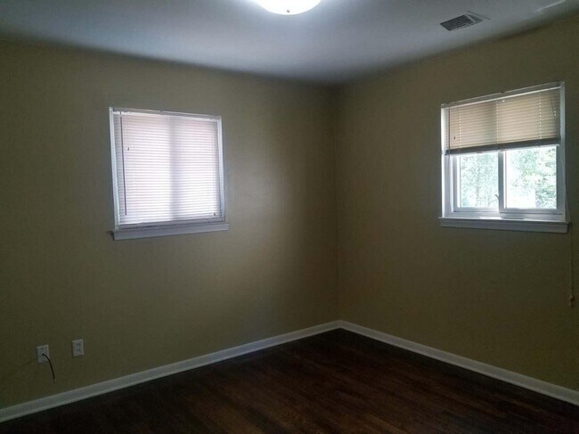 Building Photo - 1420 Gattegno St