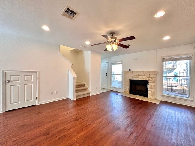 Building Photo - Charming 2-bedroom, 2.5-bathroom home at The Arbors at Riverside