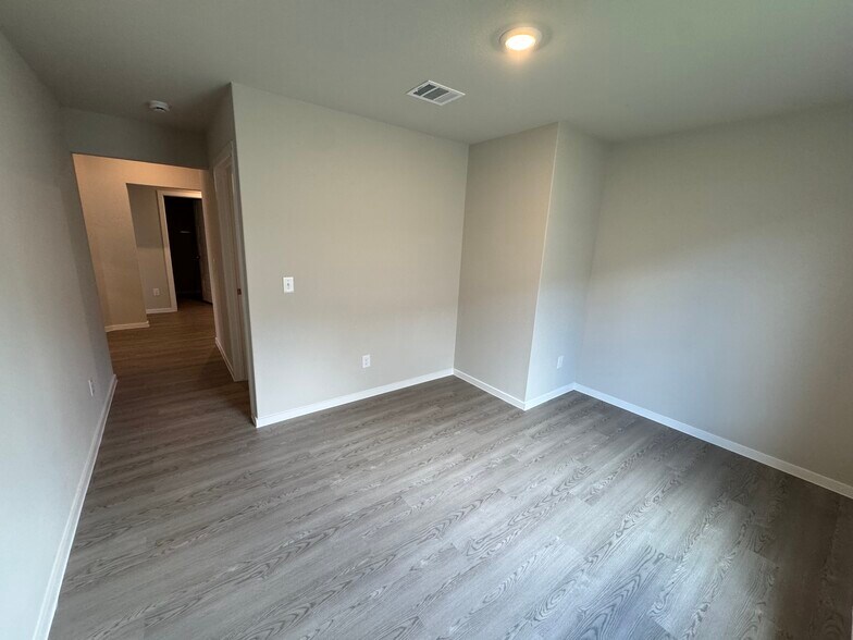 Building Photo - 174 Sterling River Ln