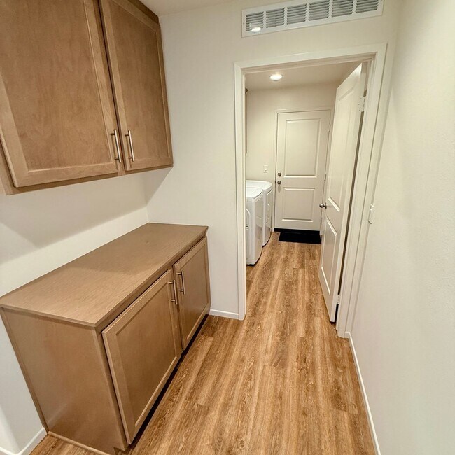 Building Photo - BRAND NEW 4 BEDROOM ADELANTO HOME