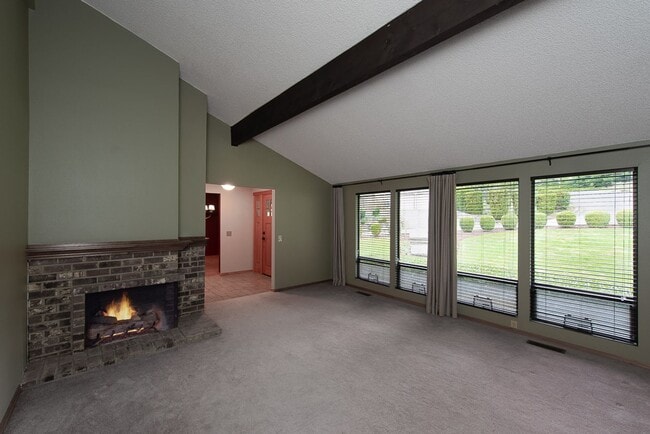 Building Photo - Amazing 4bed/2.5bath Home with Landscaping Included Located in Bellevue!