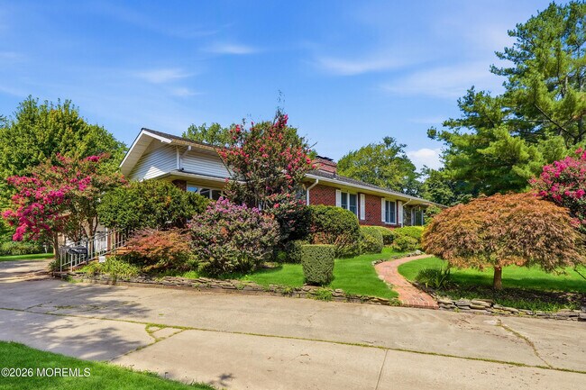 Building Photo - 470 Monmouth Pl