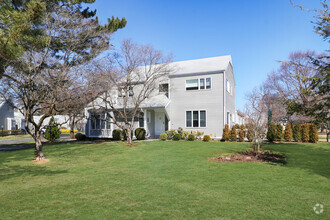 Building Photo - 95 Field Point Dr