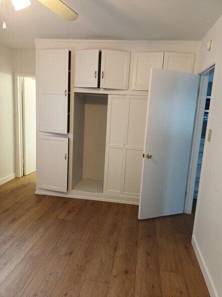 Building Photo - 554 8th St