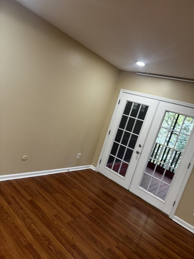 Building Photo - 127 Eaglewood Way