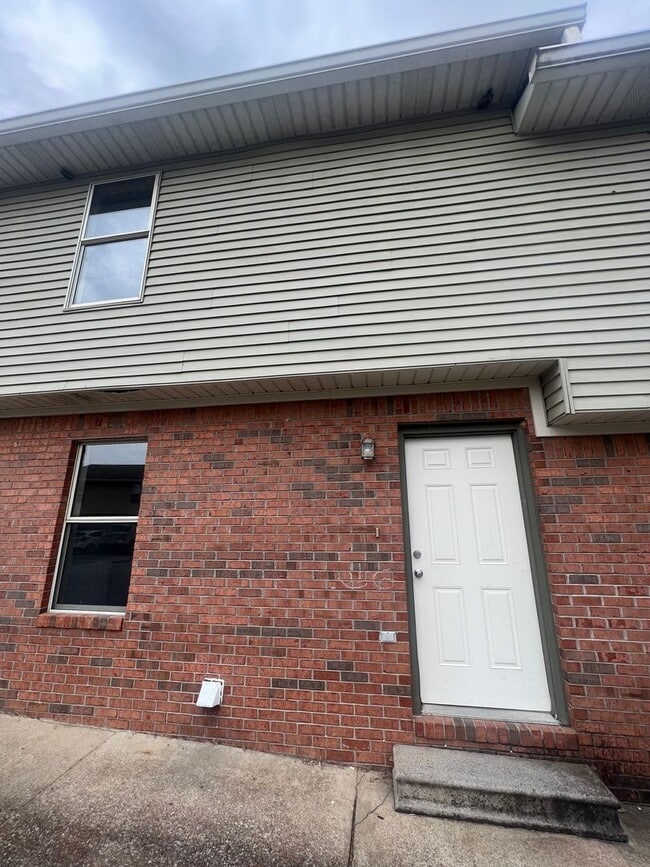 Building Photo - 427 Mt Pelia Rd