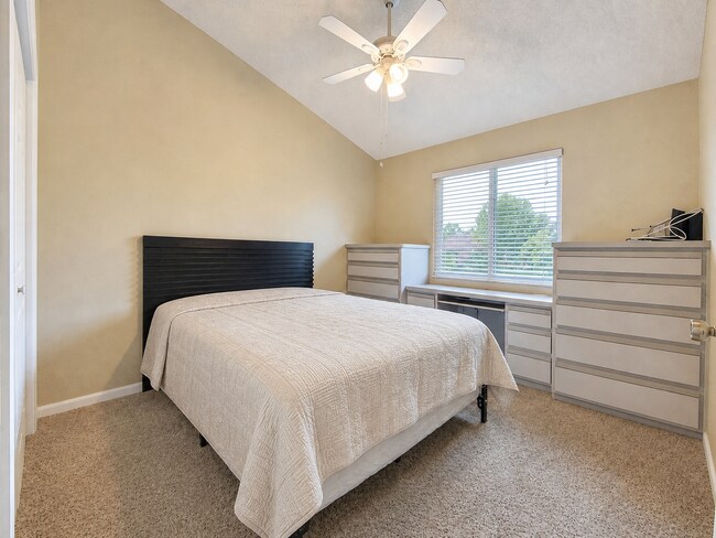 Building Photo - 614 Lake Carolyn Cir
