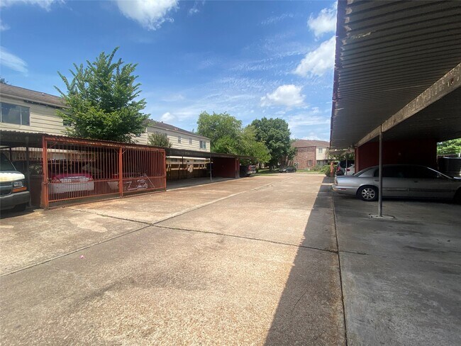 Building Photo - 7913 Grove Ridge Dr