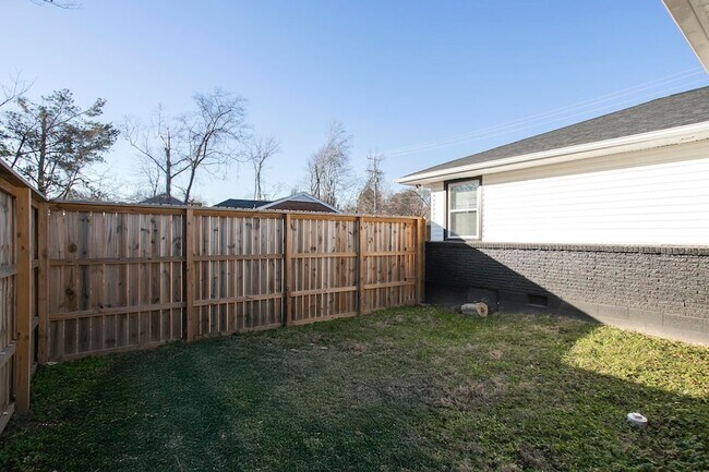 Building Photo - 1111 Westchester Dr