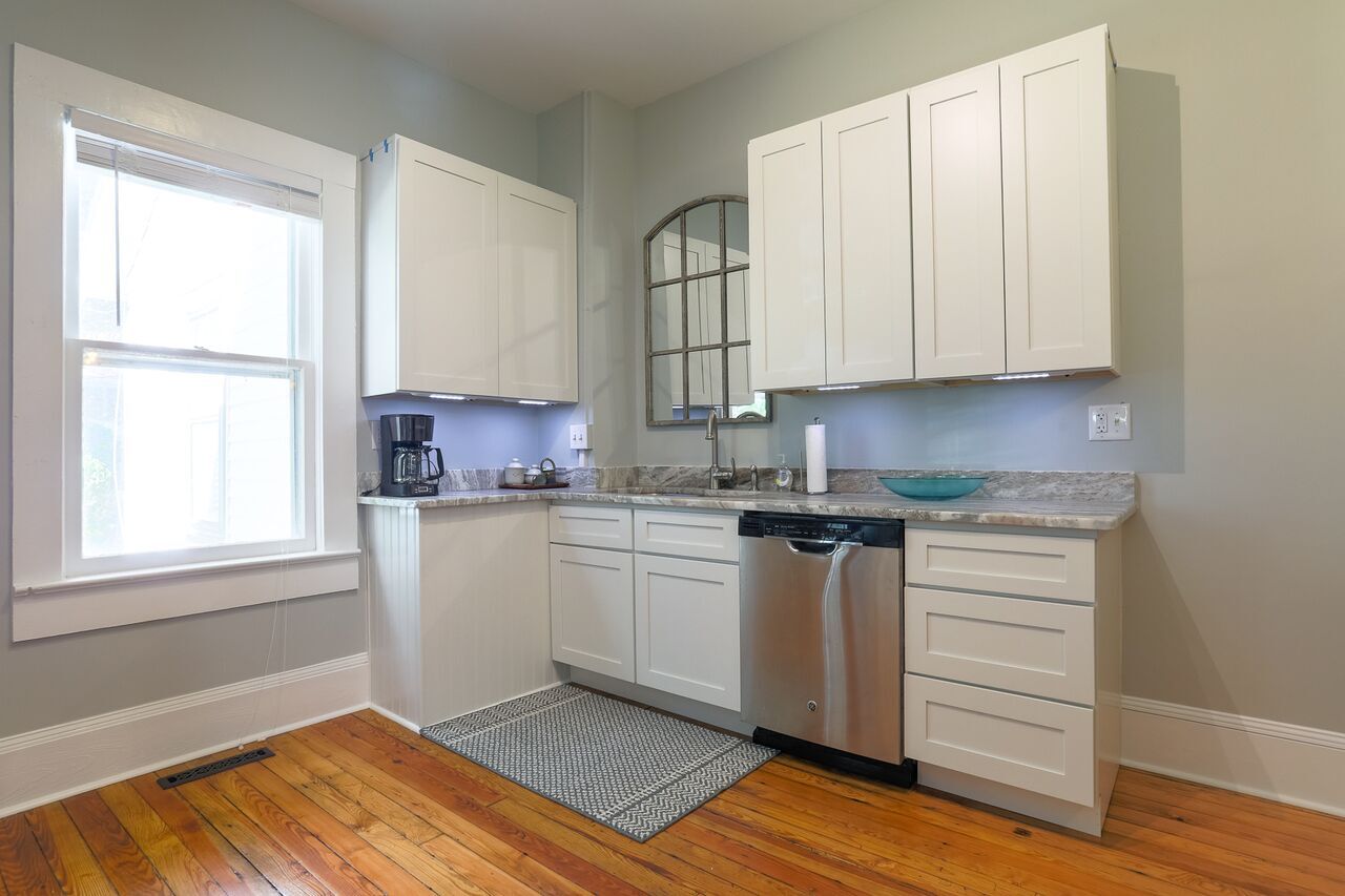 Building Photo - 1310 Hyman Ave