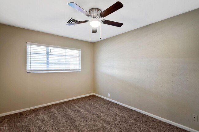 Building Photo - Remodeled property with lots of space and ...