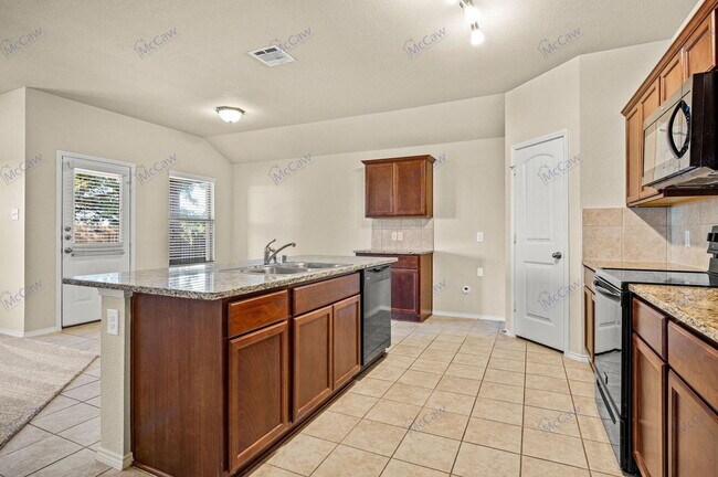 Building Photo - 2492 Saldana Dr