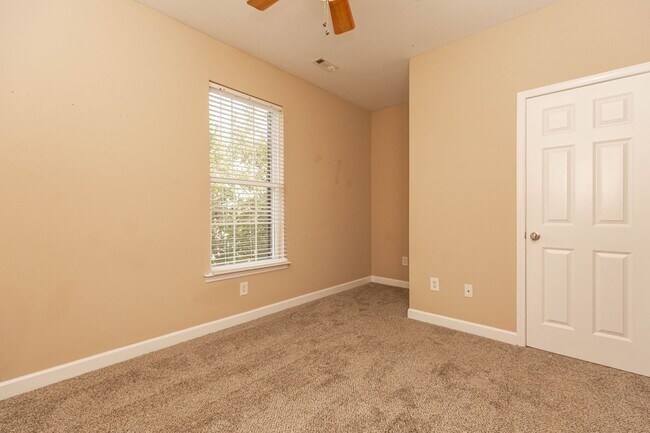 Building Photo - Located just Steps from Shopping, Dining, ...