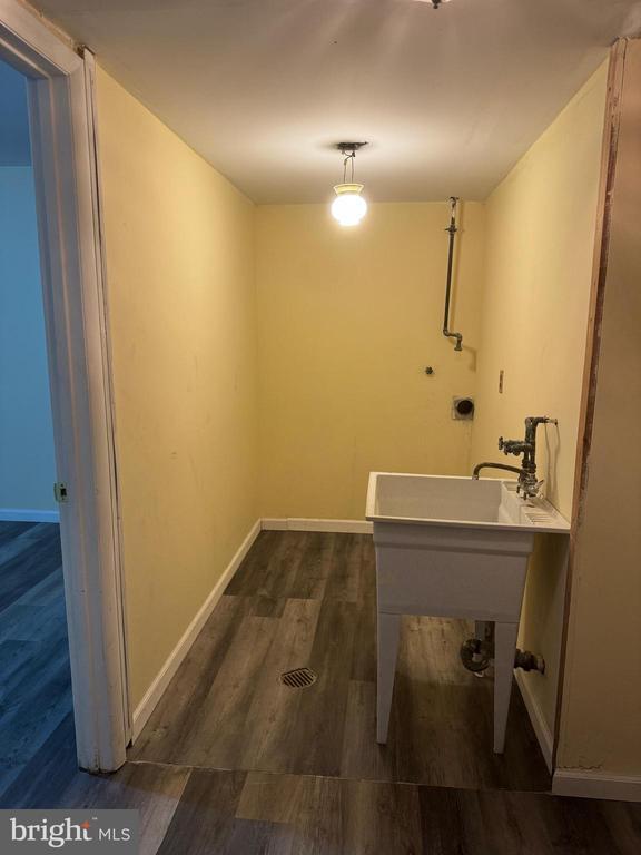Building Photo - 8806 Braeside Dr