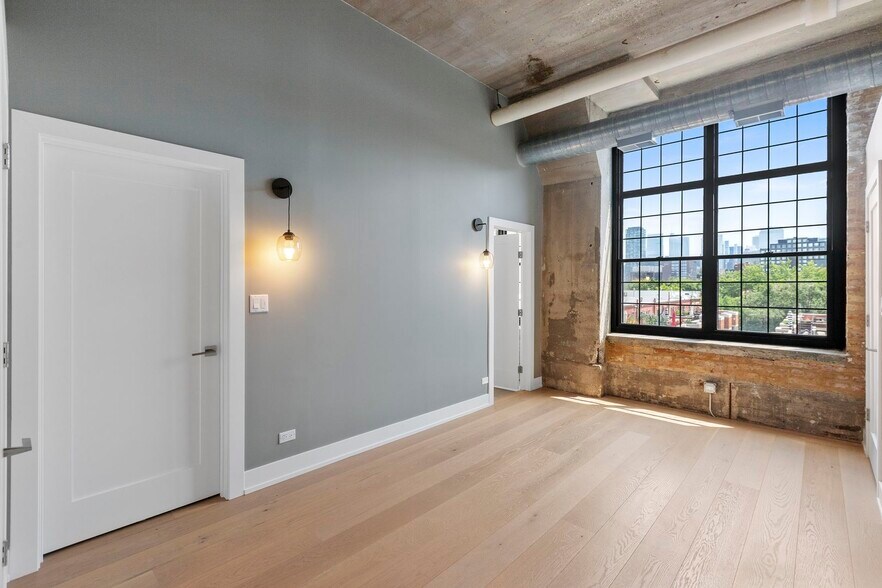 Building Photo - 17 N Loomis St