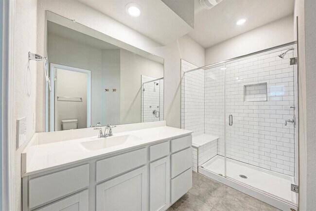 Building Photo - 5408a Baythorne Dr