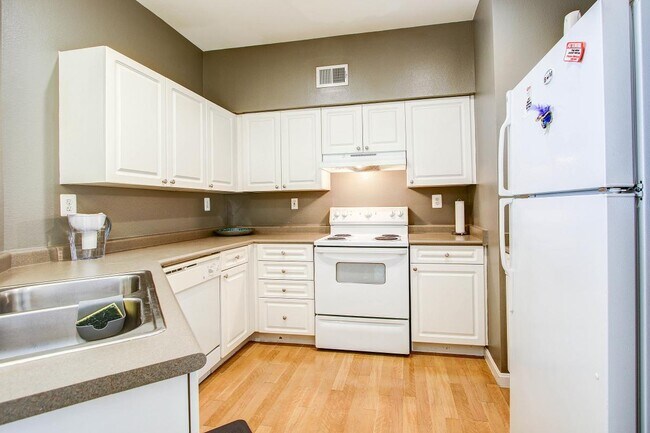 Building Photo - 8114 Anna Ct