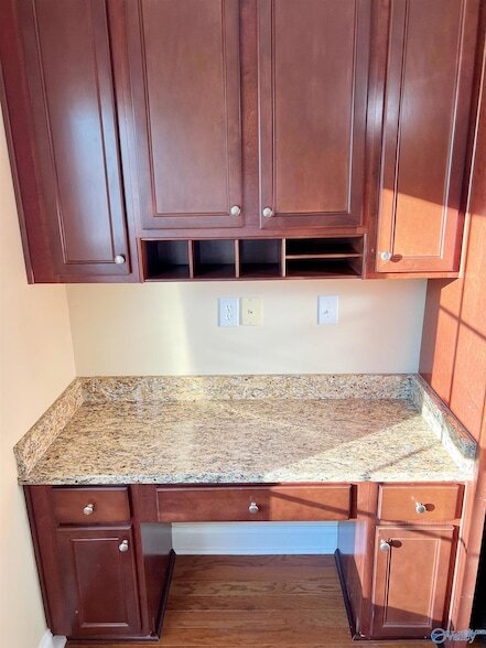 Building Photo - 470 Shamrock Dr