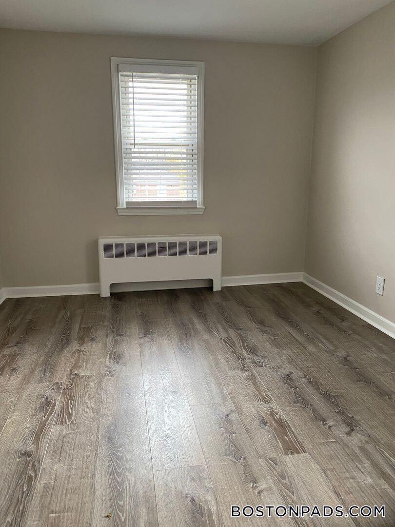 Building Photo - 107 Shawomet Ave